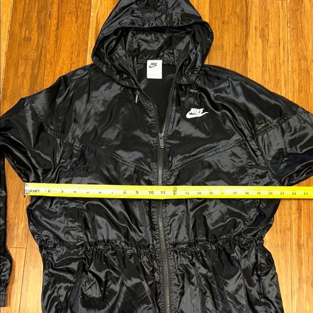 Nike Women's Shiny Black Utility Jacket for Running or Everyday Wear Size Small - Picture 3 of 8